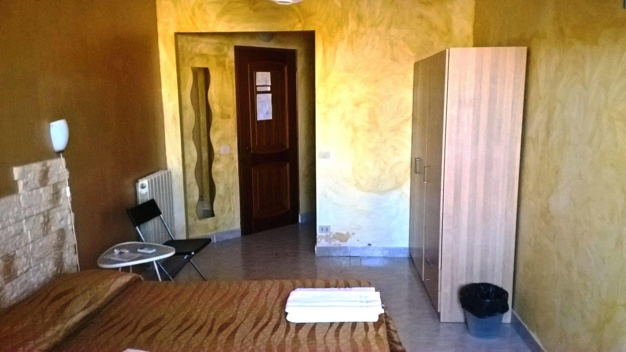 Gigi Holiday Rooms Rom Exterior foto