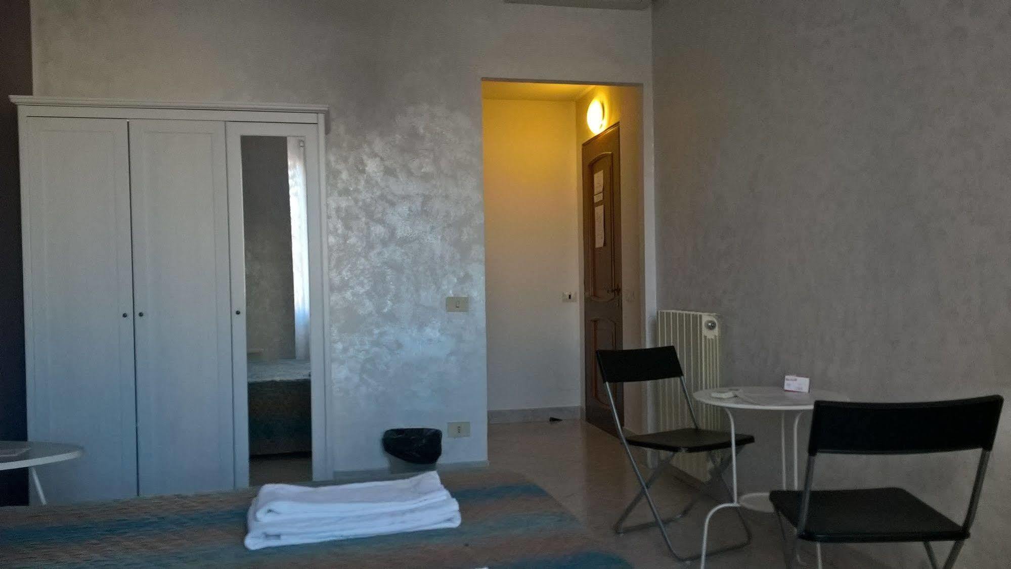 Gigi Holiday Rooms Rom Exterior foto